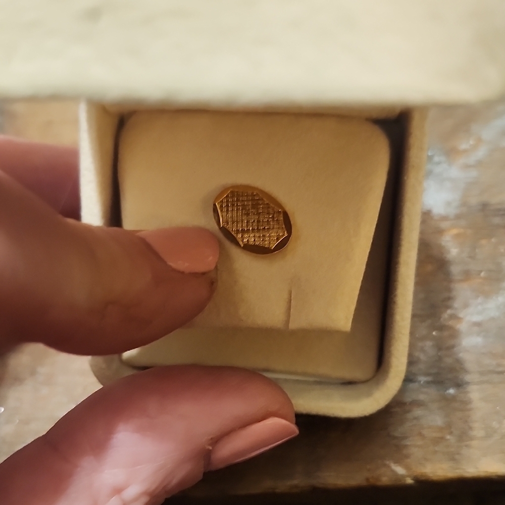 Gold Textured tie pin